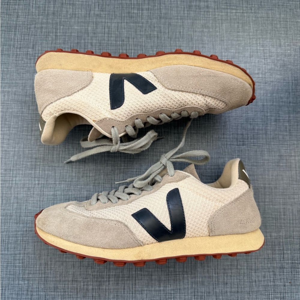 Veja Women Sneakers - US7